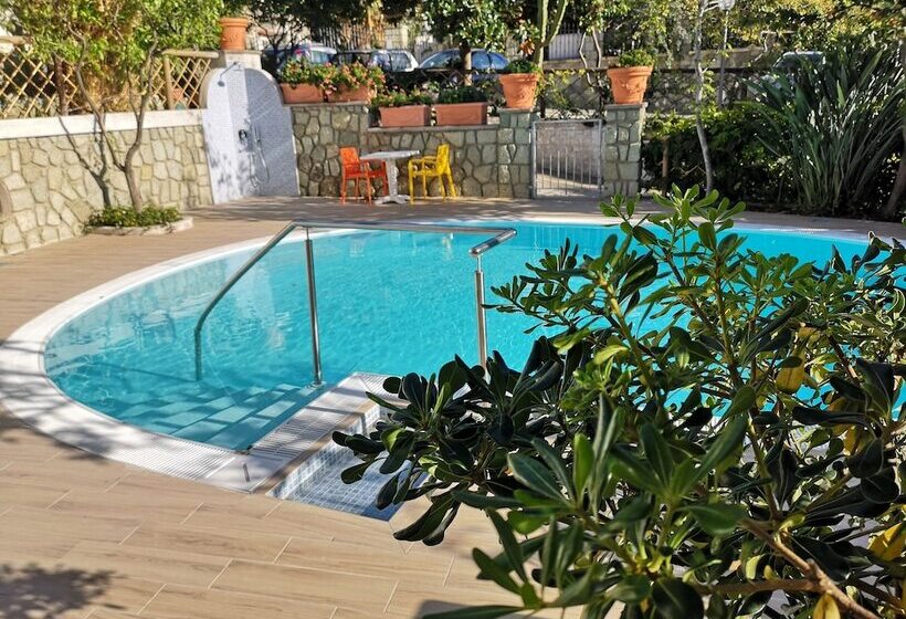 منتجع Aparthotel Villa Marinù