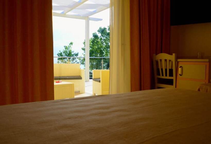 Курорт Baia Di Trainiti