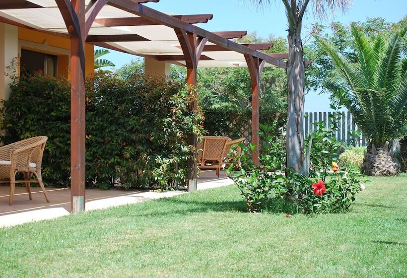 Курорт Baia Di Trainiti