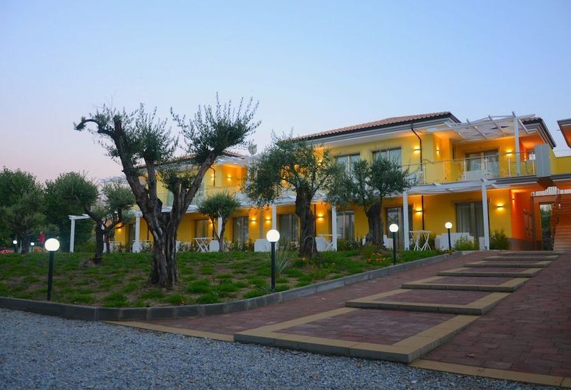 Курорт Baia Di Trainiti