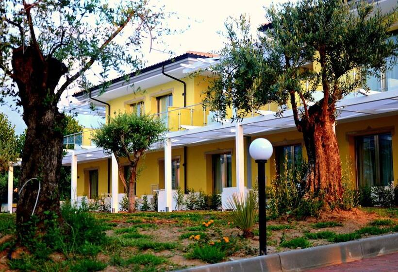 Курорт Baia Di Trainiti