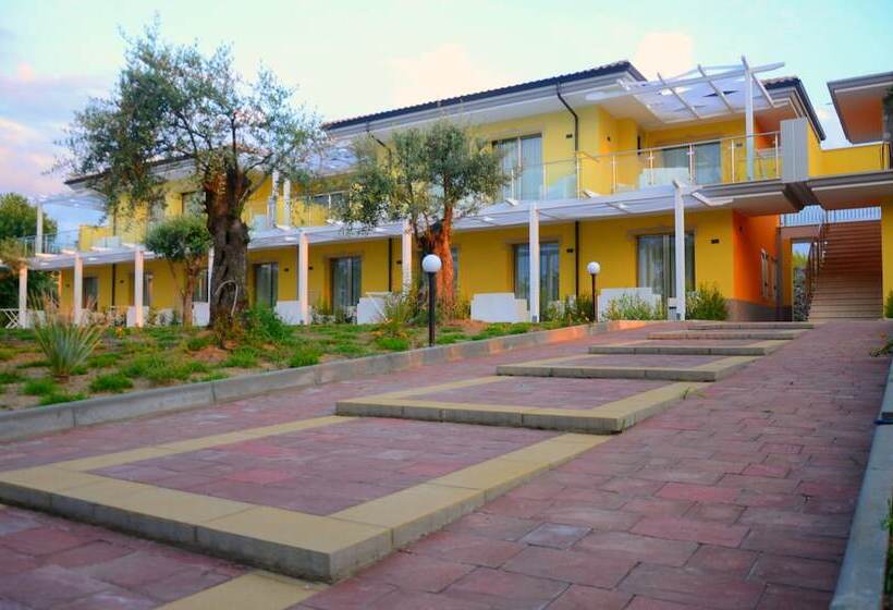 Курорт Baia Di Trainiti