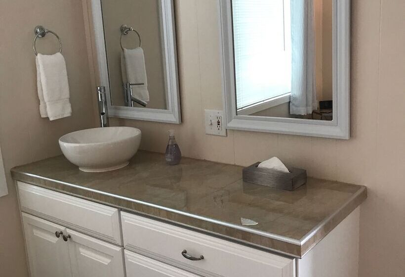 فندق Arctic Fox Inn