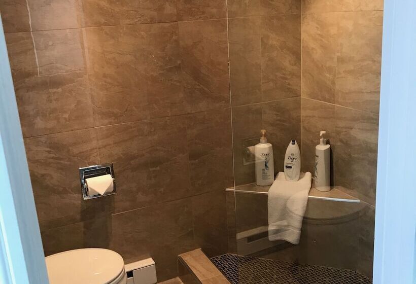 فندق Arctic Fox Inn