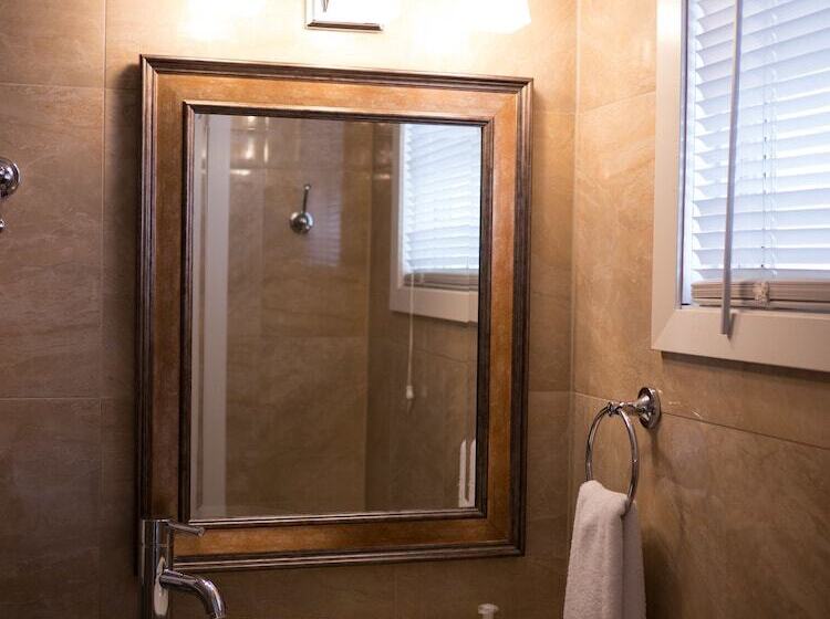 فندق Arctic Fox Inn