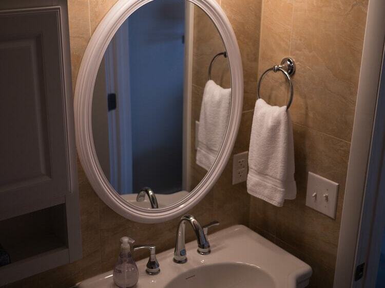 فندق Arctic Fox Inn