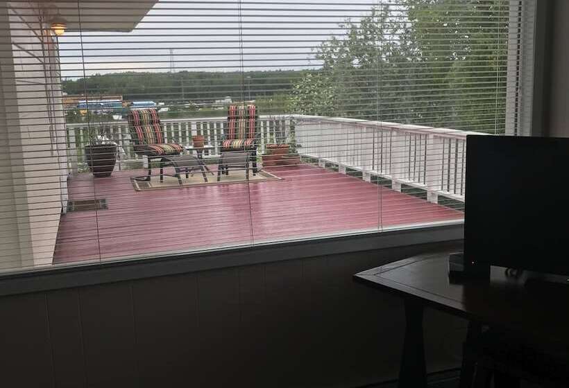 فندق Arctic Fox Inn