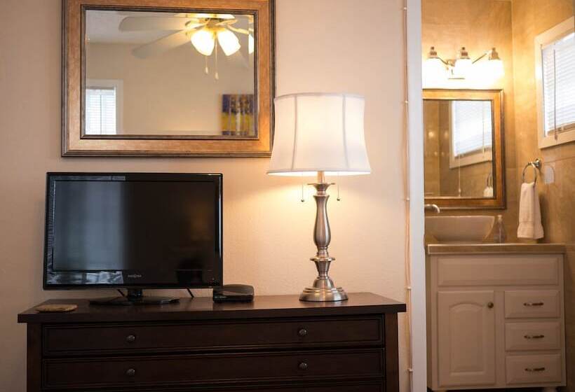 فندق Arctic Fox Inn