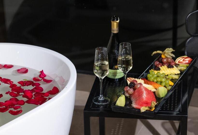 Cabana Blu Hotel & Suites