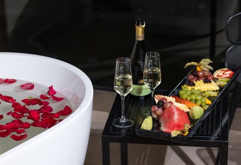 Cabana Blu Hotel & Suites