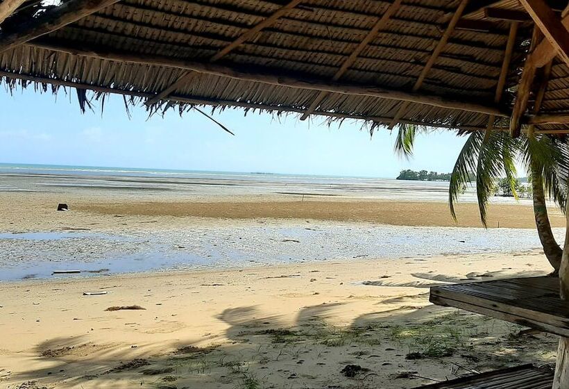 בית מלון כפרי Chilly Beach Resort Palawan