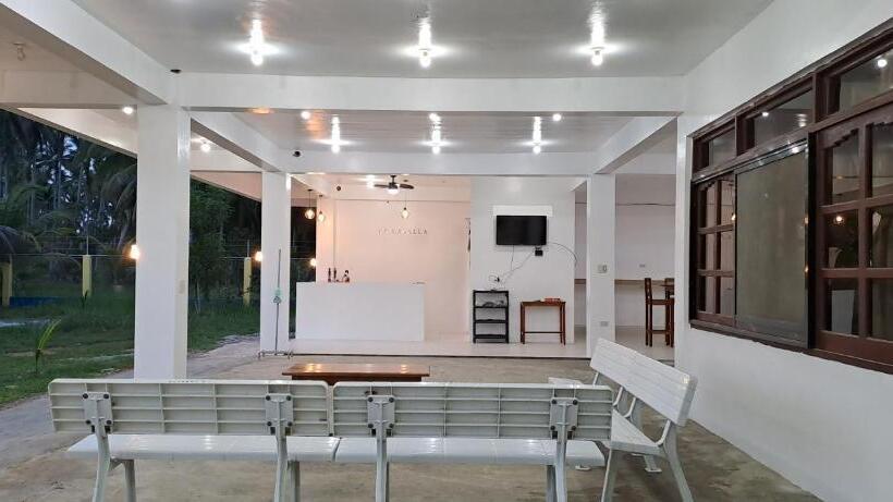 בית מלון כפרי Chilly Beach Resort Palawan