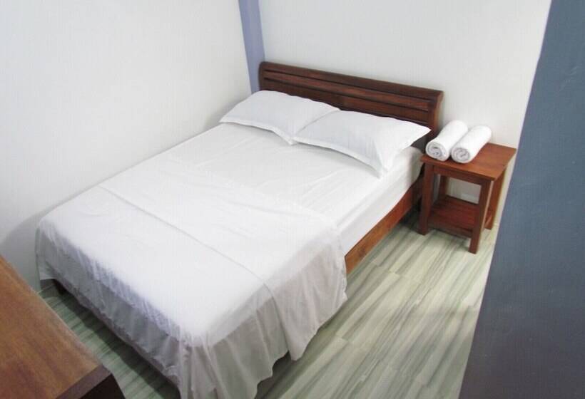 호텔 Mope Beach Resort