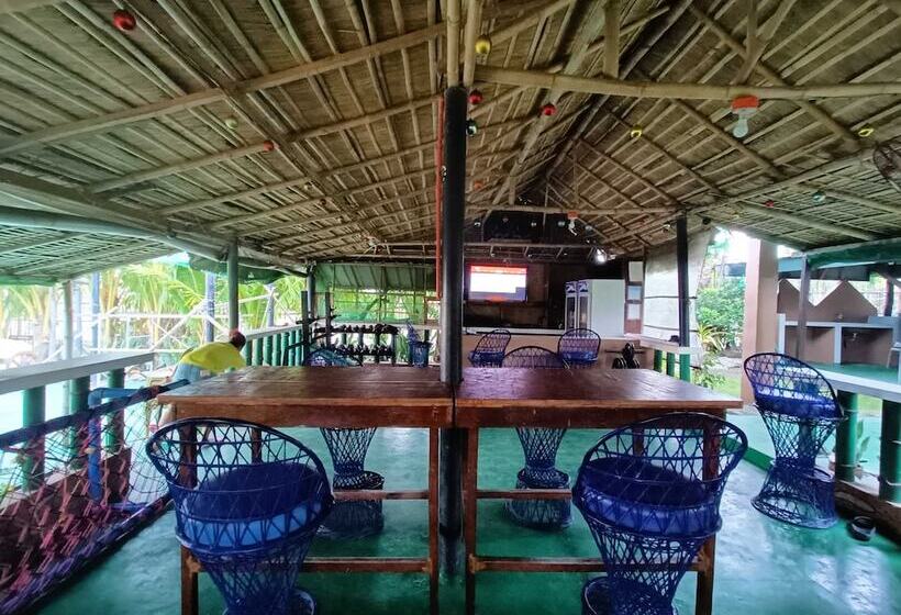 호텔 Mope Beach Resort