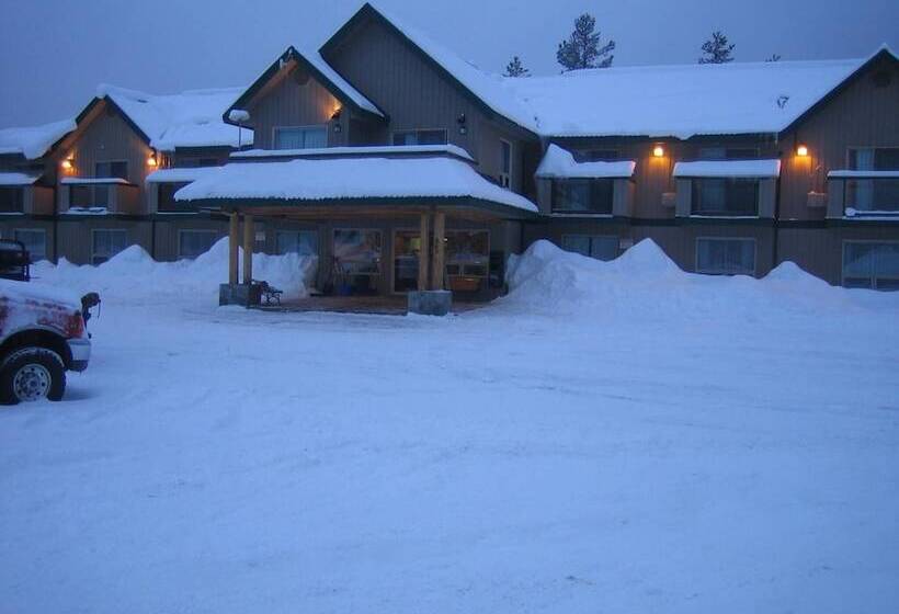 בית מלון כפרי Glacier Mountain Lodge