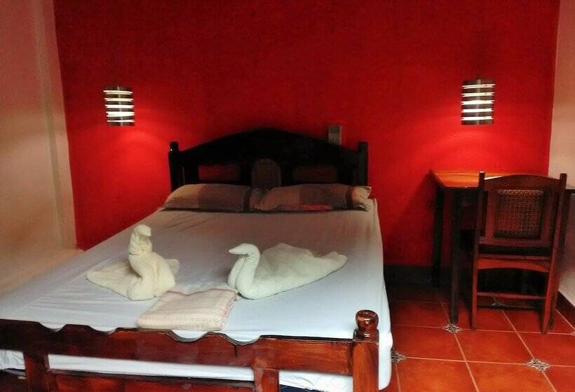 فندق Hostal Casa Ivana   Hostel