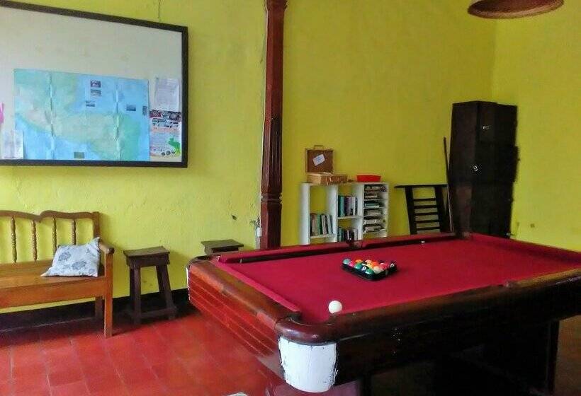 فندق Hostal Casa Ivana   Hostel