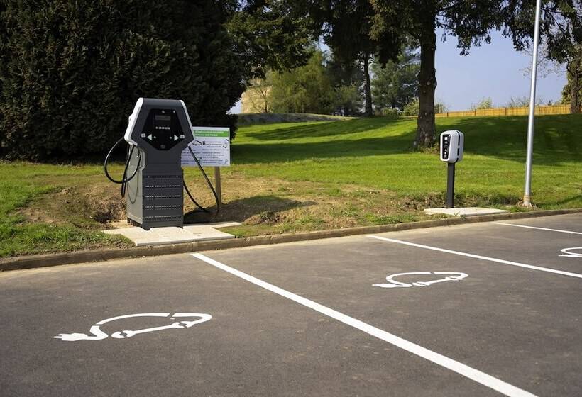 בית מלון כפרי Ibis Styles Fougeres