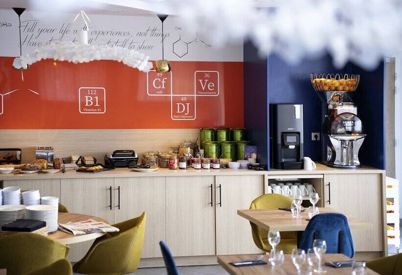 בית מלון כפרי Ibis Styles Fougeres