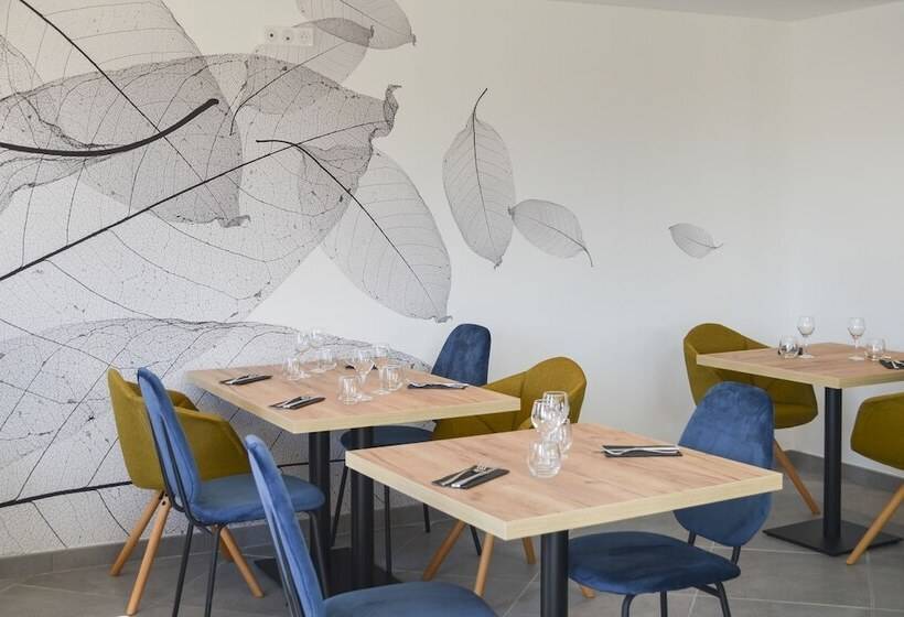 בית מלון כפרי Ibis Styles Fougeres