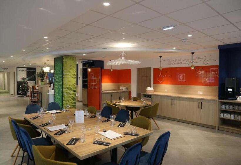 בית מלון כפרי Ibis Styles Fougeres