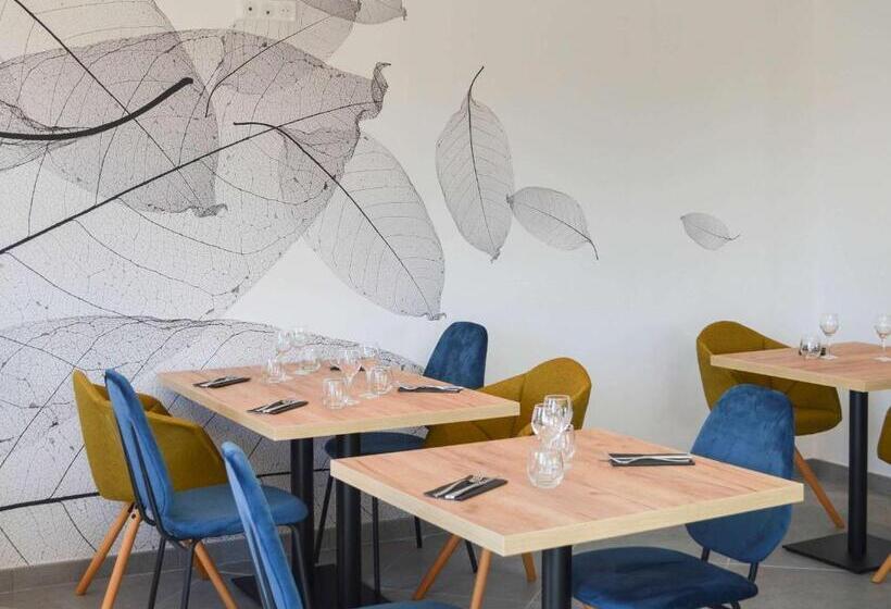 בית מלון כפרי Ibis Styles Fougeres