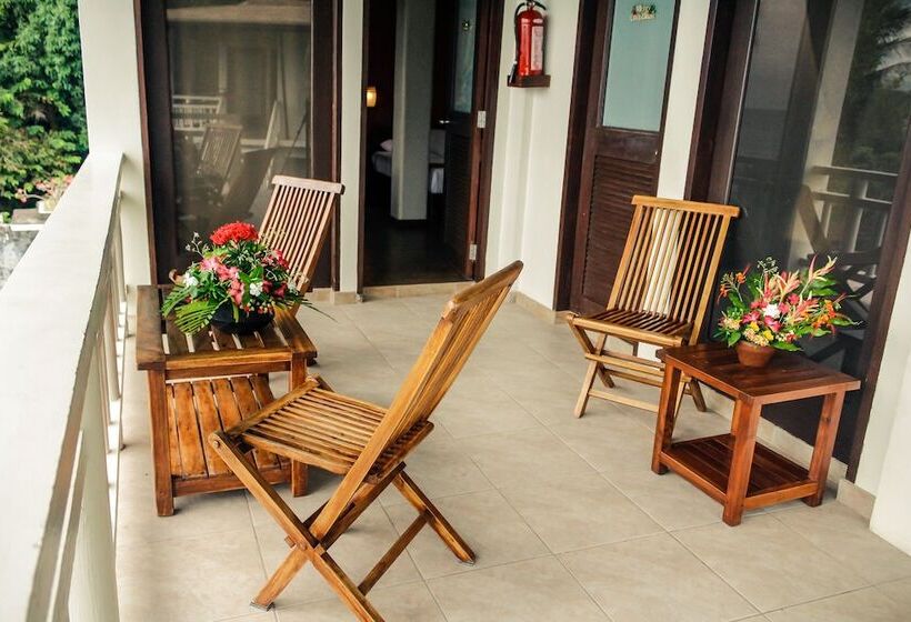 בית מלון כפרי Palm Beach Resort