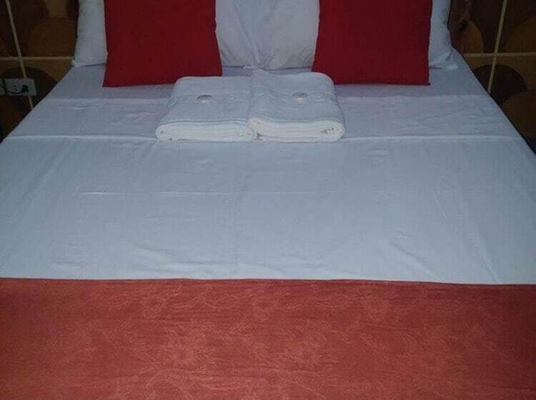 בית מלון כפרי San Juan Suites