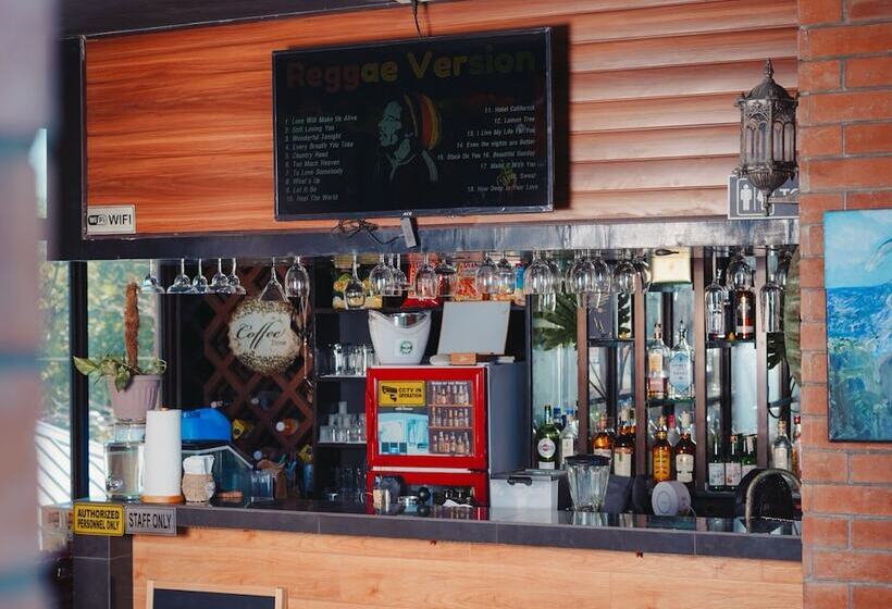 호텔 The Palms Resort & Bar