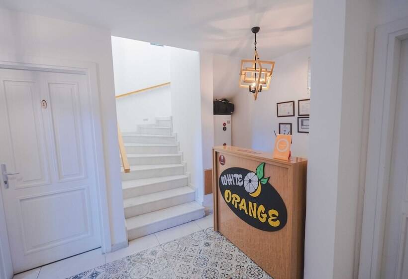 בית מלון כפרי White Orange