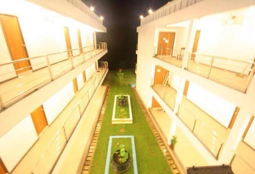 O.u.m. Hotel   โรงแรมโอยูเอ็ม