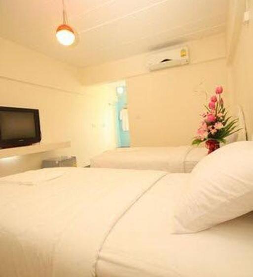 O.u.m. Hotel   โรงแรมโอยูเอ็ม