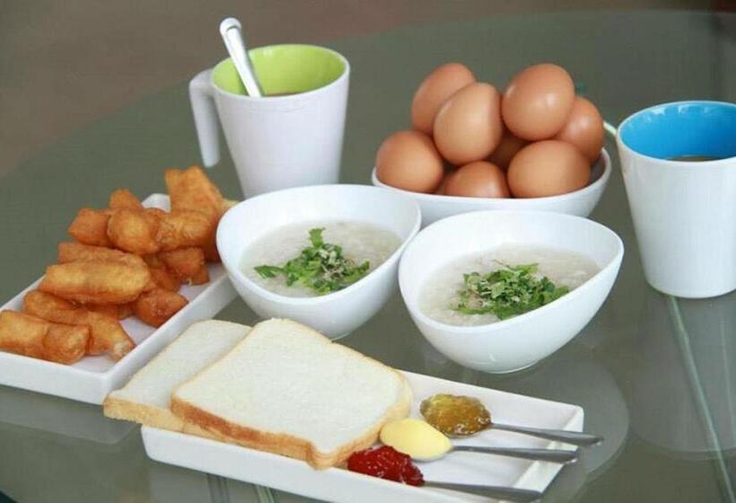 O.u.m. Hotel   โรงแรมโอยูเอ็ม