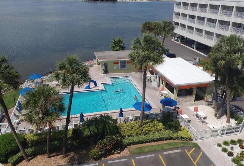 2 Bed Condo With Balcony Facing Pool And Sunsets!