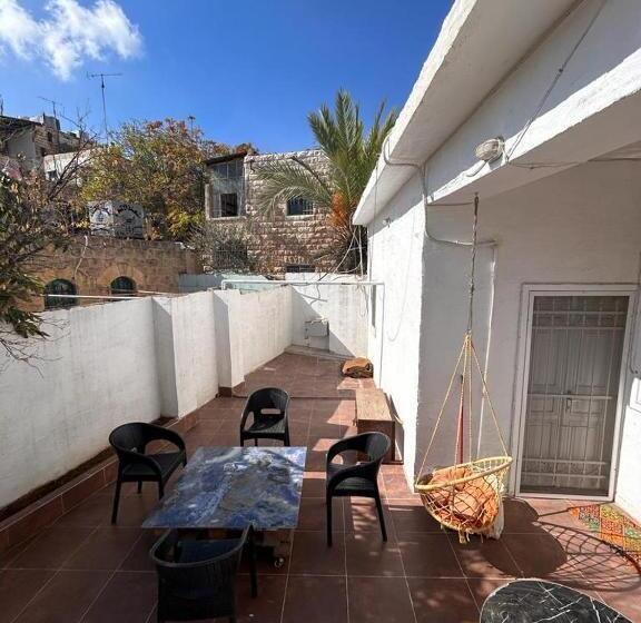 هاستل Rainbow House