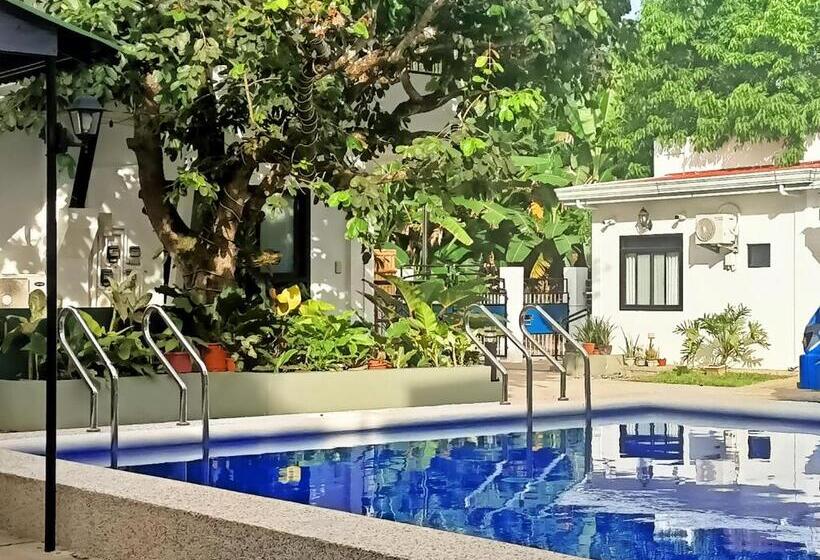 Alona Whitehouses Resort