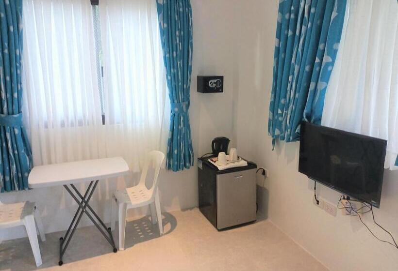 Alona Whitehouses Resort