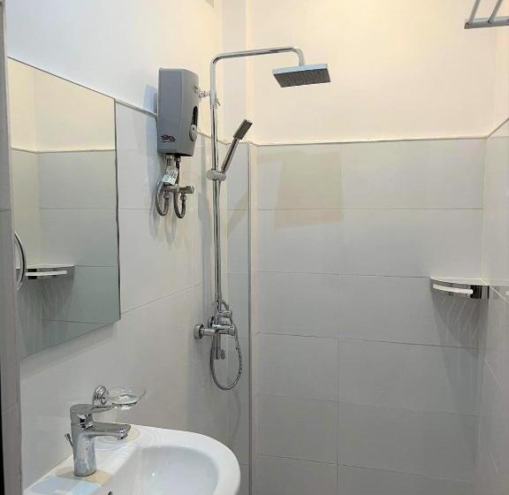 Alona Whitehouses Resort