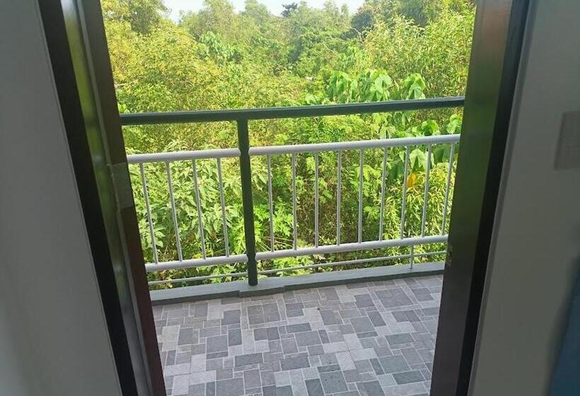 Alona Whitehouses Resort