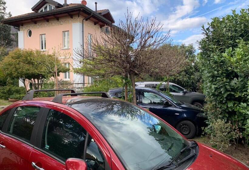 تختخواب و صبحانه Casabella Lago Maggiore