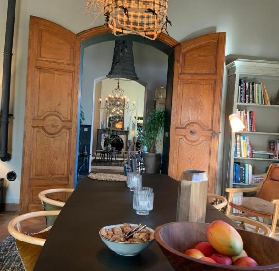 تختخواب و صبحانه La Bastide Des Grands Chênes