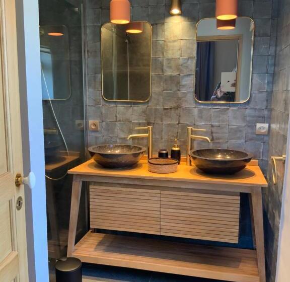 تختخواب و صبحانه La Bastide Des Grands Chênes