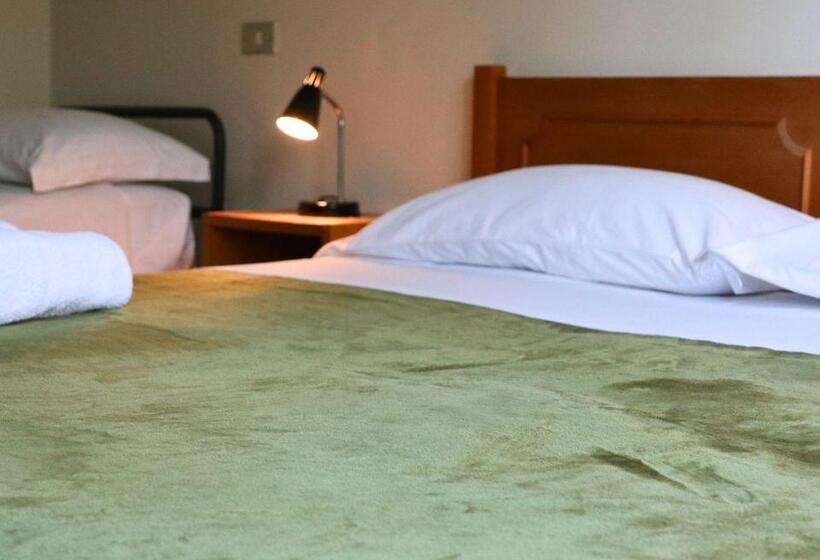مبيت وإفطار Ostello E Camere Private Prima Luce Foresteria
