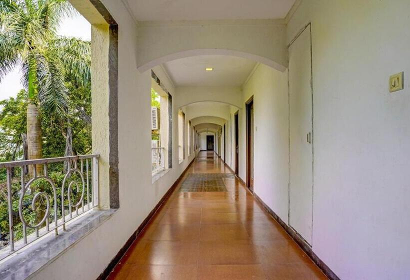 בית מלון כפרי Collection O Martins Inn