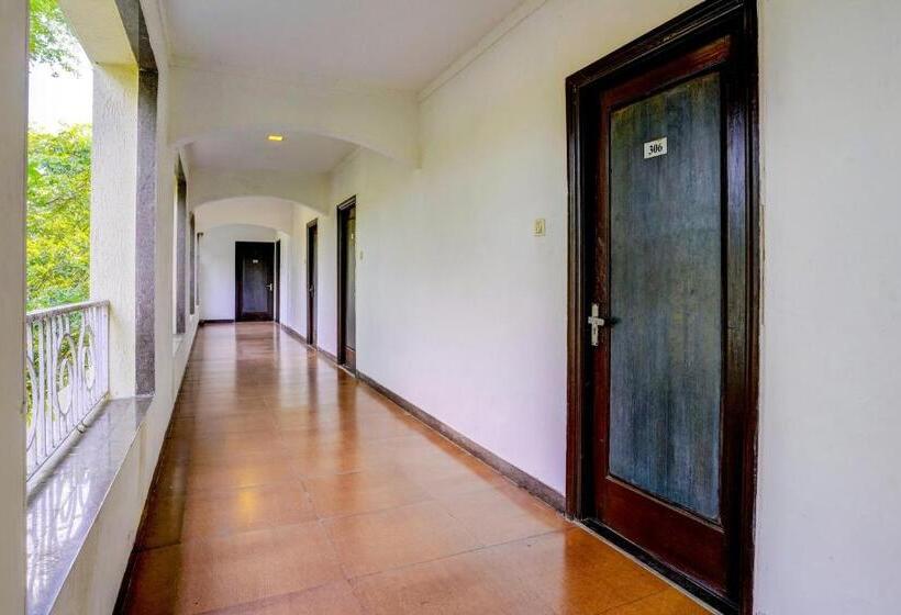 בית מלון כפרי Collection O Martins Inn