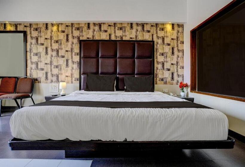 فندق Collection O Martins Inn