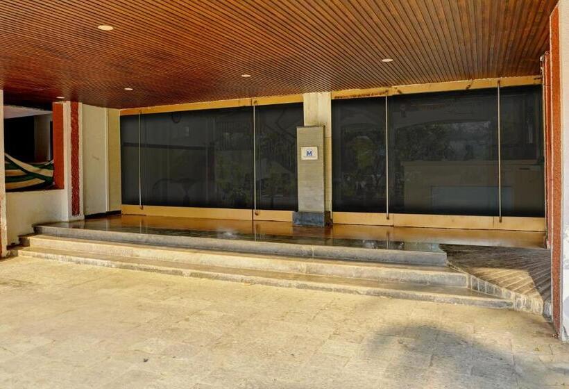 בית מלון כפרי Collection O Martins Inn