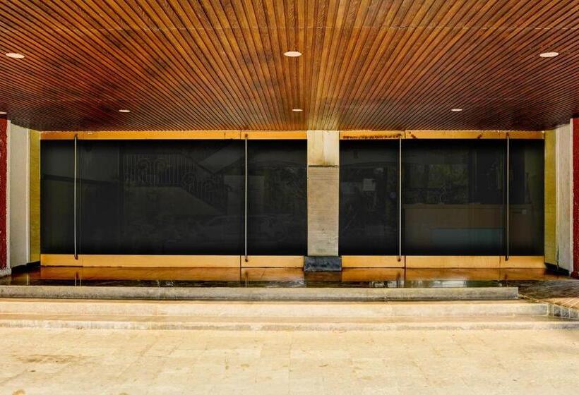 בית מלון כפרי Collection O Martins Inn