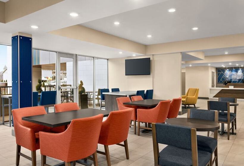 ホテル Holiday Inn Express & Suites Evansville Downtown, An Ihg