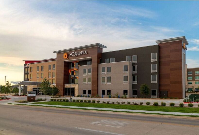 Отель La Quinta Inn & Suites By Wyndham Pflugerville